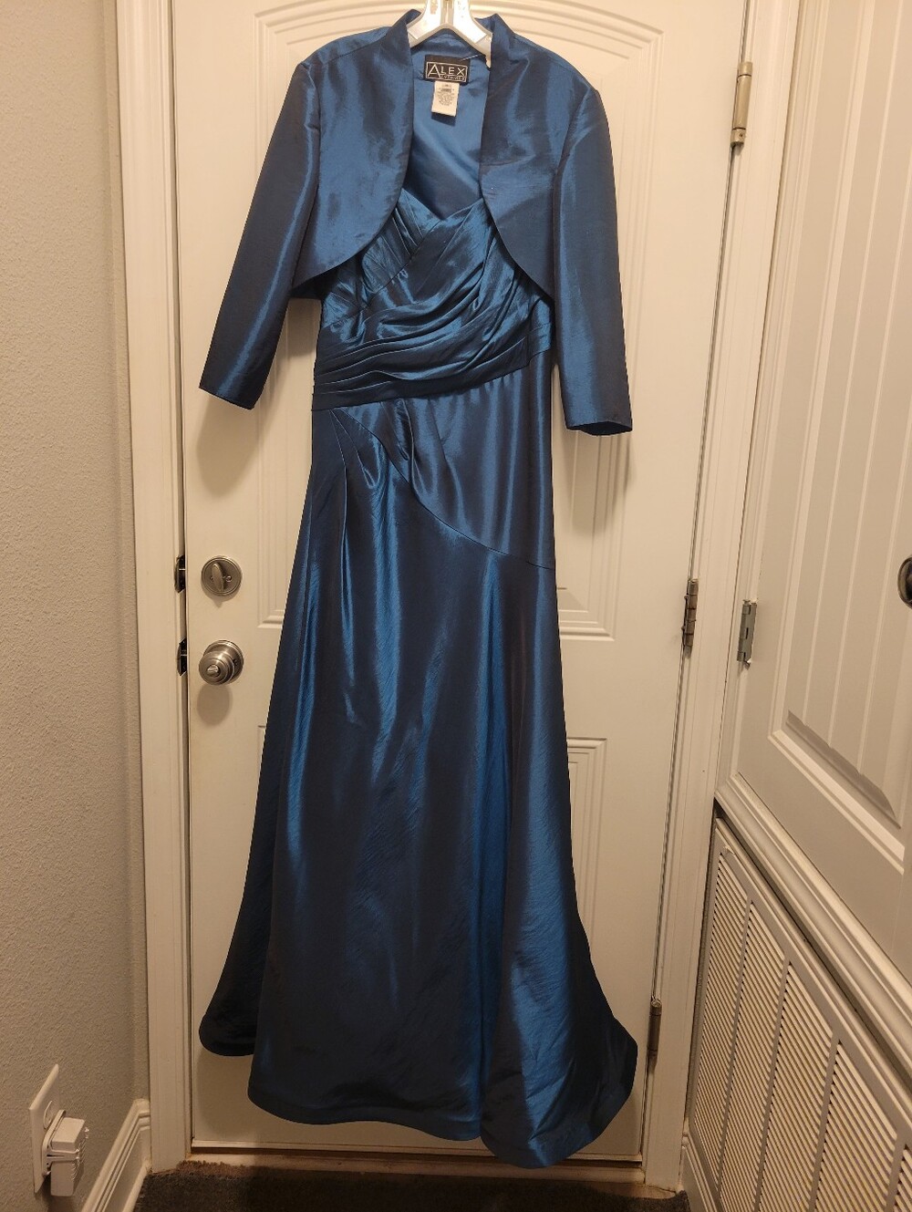 Formal Elegant Fit&Flare Gown - Picture 3 of 13